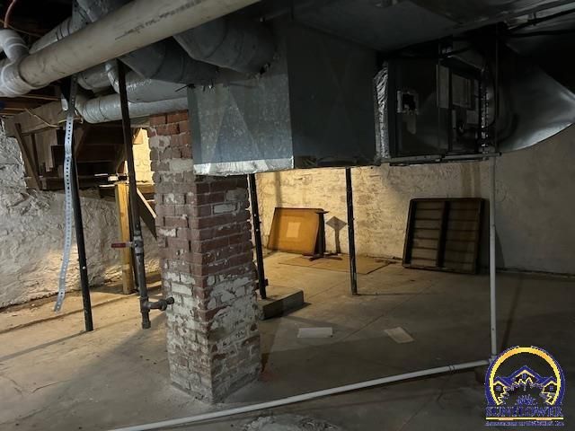 1185 SW Clay ST, Topeka, KS 66604