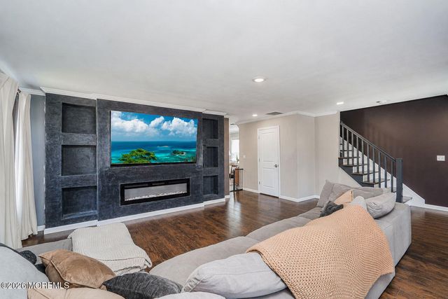 60 Waackaack Avenue, Keansburg, NJ 07734