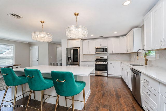 60 Waackaack Avenue, Keansburg, NJ 07734
