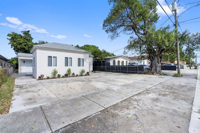 865 SE 12th Street A, Hialeah, FL 33010