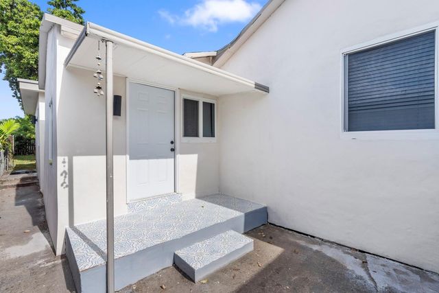 865 SE 12th Street A, Hialeah, FL 33010