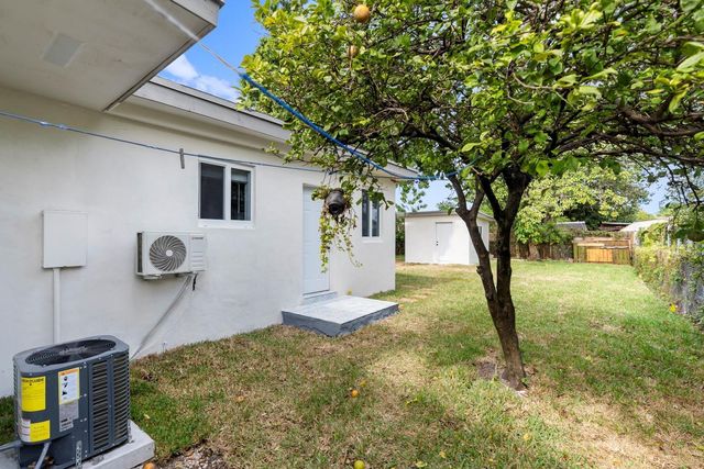865 SE 12th Street A, Hialeah, FL 33010