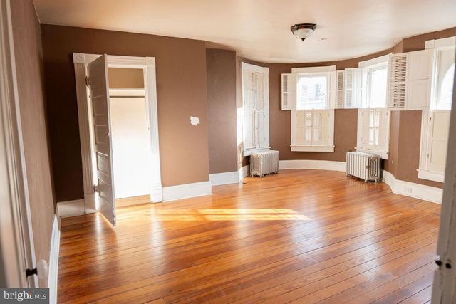 209 S MAPLE AVE, Martinsburg, WV 25401