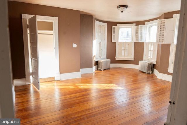 209 S MAPLE AVE, Martinsburg, WV 25401