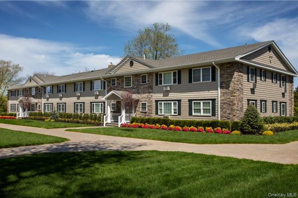 305 Robinson Avenue 7, Patchogue, NY 11772