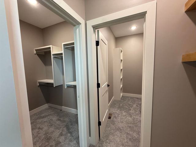 3513 S Bluelake St, Wichita, KS 67215