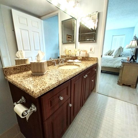 7260 Kinghurst Drive 406, Delray Beach, FL 33446
