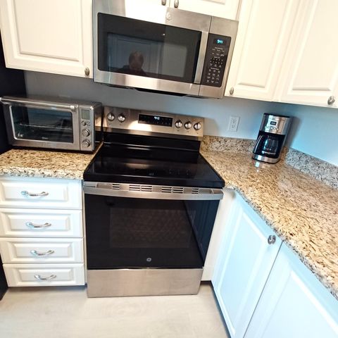 7260 Kinghurst Drive 406, Delray Beach, FL 33446