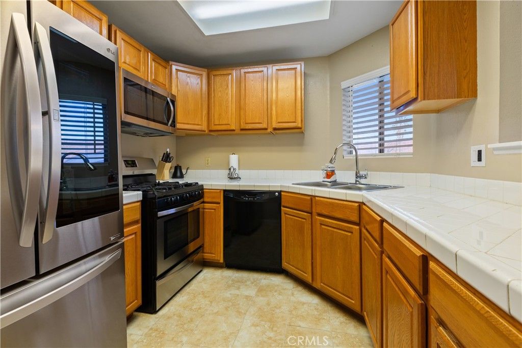 Image 7 of property listing at 36807 Haven Court, Palmdale, CA 93552