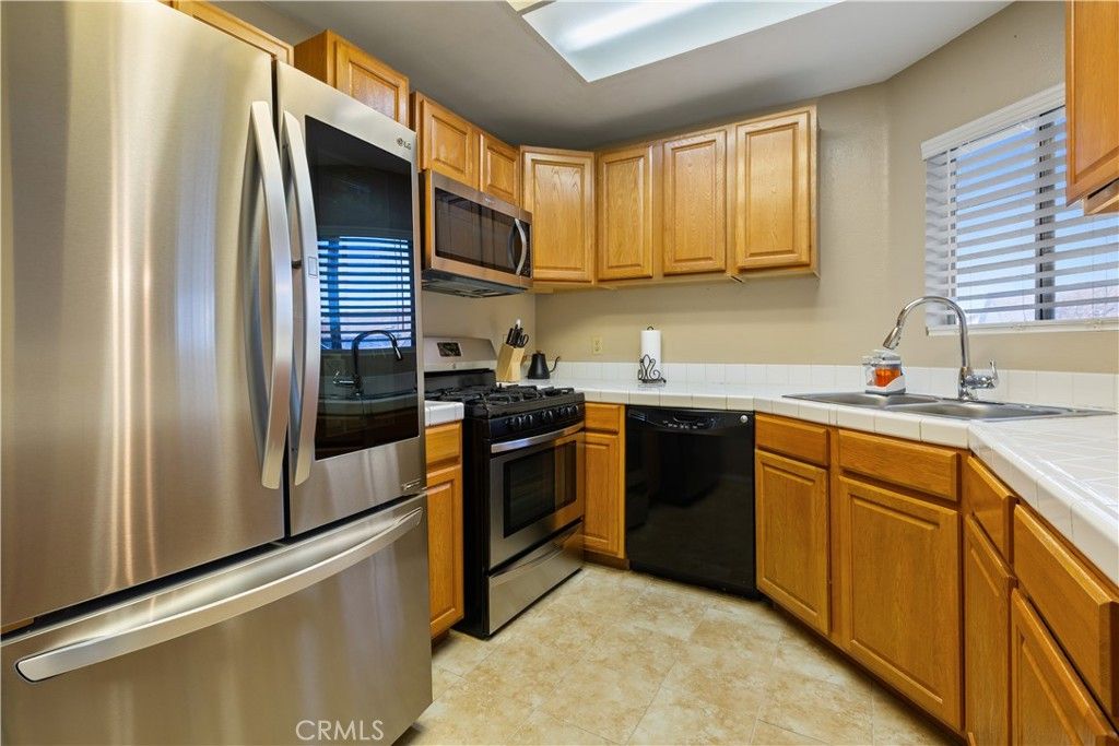 Image 8 of property listing at 36807 Haven Court, Palmdale, CA 93552