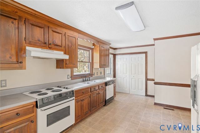 1211 Bradbury Ct, Moseley, VA 23120