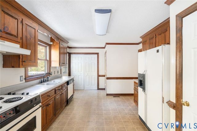 1211 Bradbury Ct, Moseley, VA 23120