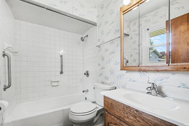 58364 Ironwood Drive, Elkhart, IN 46516