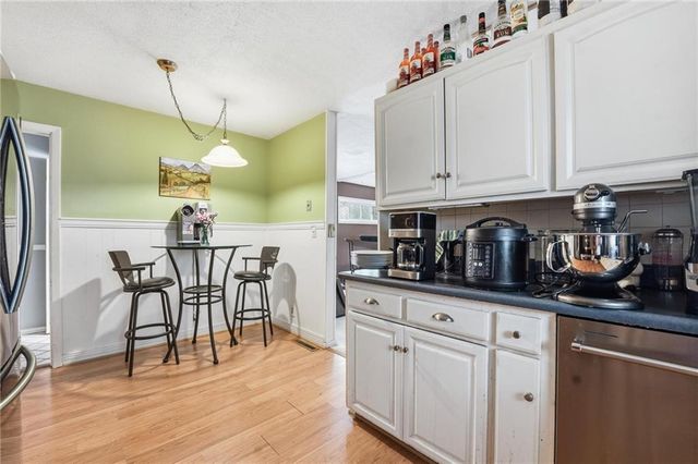 10425 Richmond Avenue, Kansas City, MO 64134