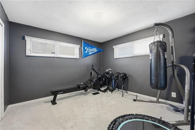 10425 Richmond Avenue, Kansas City, MO 64134