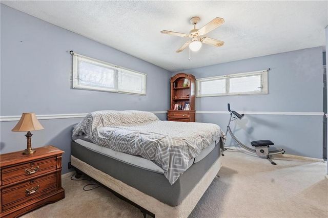 10425 Richmond Avenue, Kansas City, MO 64134