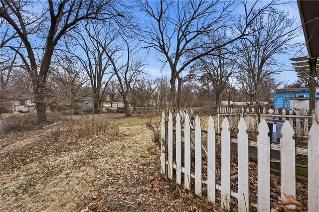 10425 Richmond Avenue, Kansas City, MO 64134