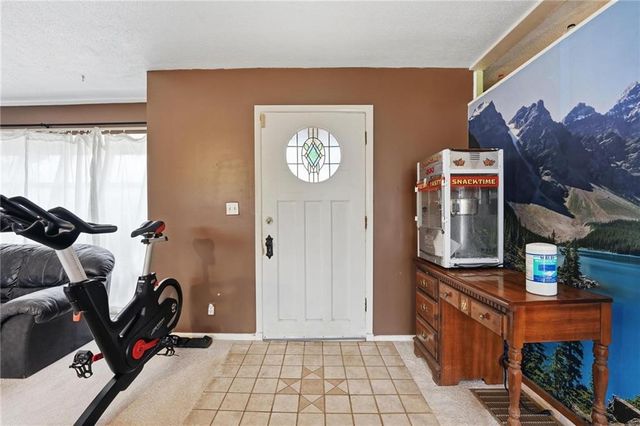 10425 Richmond Avenue, Kansas City, MO 64134