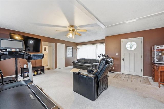 10425 Richmond Avenue, Kansas City, MO 64134