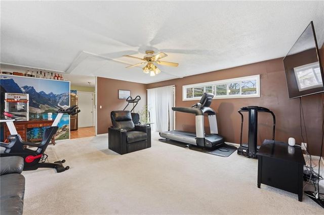 10425 Richmond Avenue, Kansas City, MO 64134