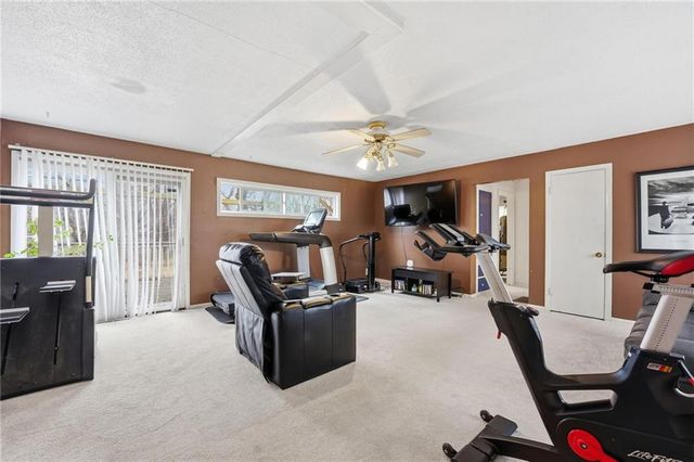 10425 Richmond Avenue, Kansas City, MO 64134