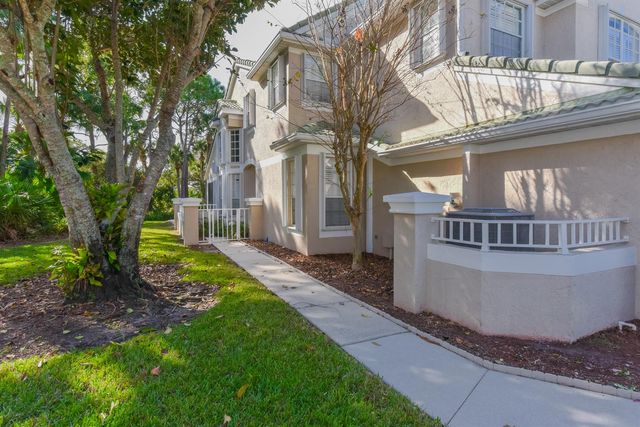 1567 SW Harbour Isles Circle, Port St. Lucie, FL 34986