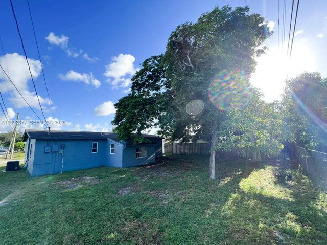 3461 NW 17th St, Lauderhill, FL 33311