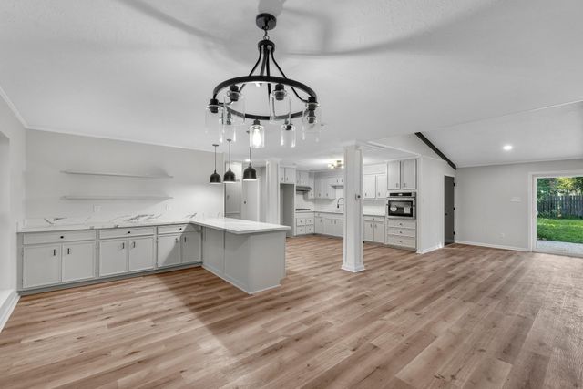 213 Westview Drive, Sealy, TX 77474