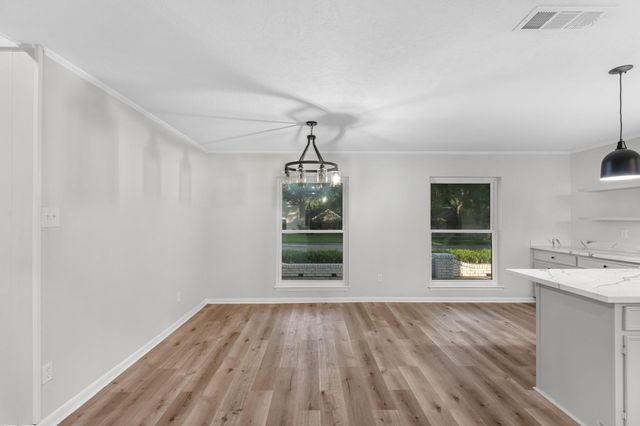 213 Westview Drive, Sealy, TX 77474