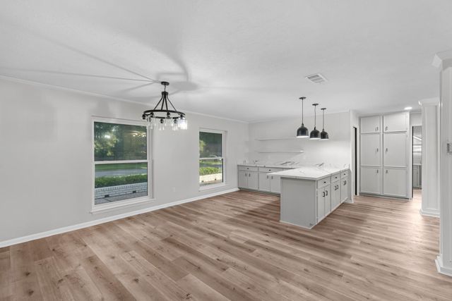 213 Westview Drive, Sealy, TX 77474