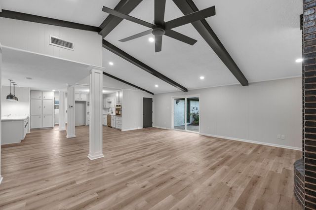 213 Westview Drive, Sealy, TX 77474