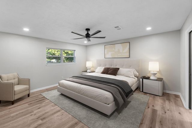 213 Westview Drive, Sealy, TX 77474