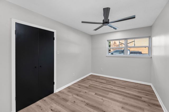 213 Westview Drive, Sealy, TX 77474