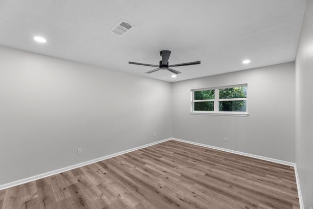 213 Westview Drive, Sealy, TX 77474
