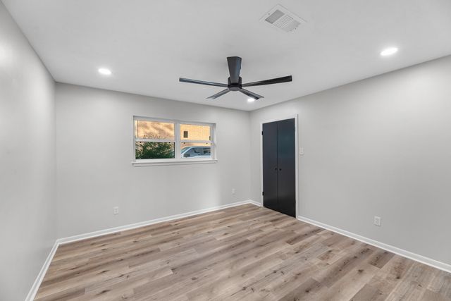 213 Westview Drive, Sealy, TX 77474