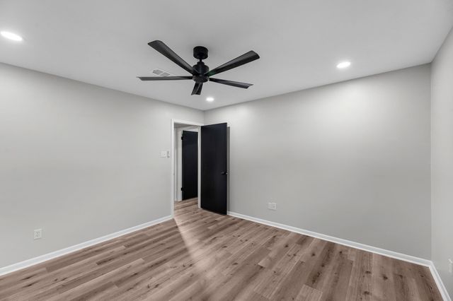 213 Westview Drive, Sealy, TX 77474