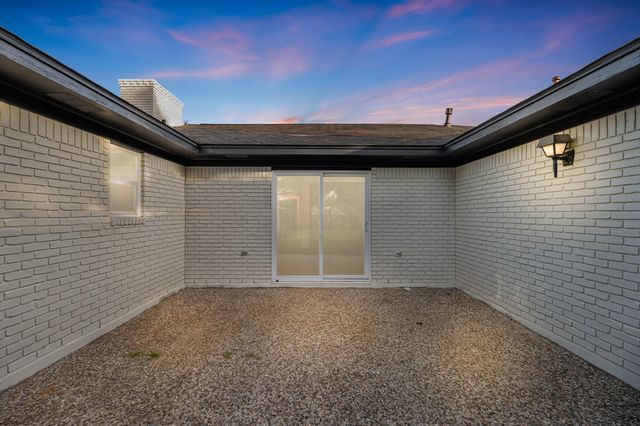 213 Westview Drive, Sealy, TX 77474