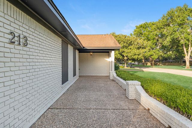 213 Westview Drive, Sealy, TX 77474