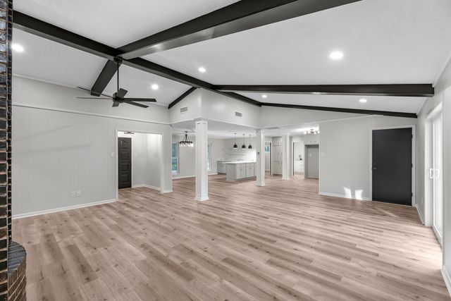 213 Westview Drive, Sealy, TX 77474