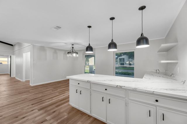 213 Westview Drive, Sealy, TX 77474