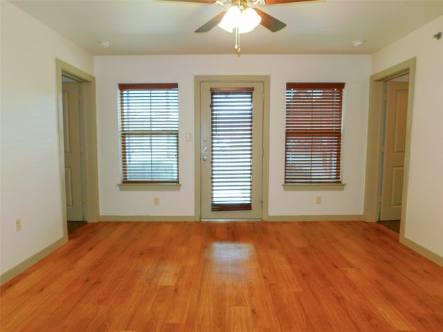 1512 N Elm Street 101, Denton, TX 76201