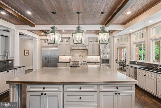 11100 KINGS CAVALIER CT, Oakton, VA 22124