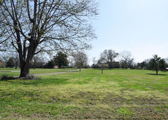 1059 Robertson Rd, Gallatin, TN 37066