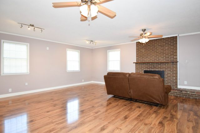 1059 Robertson Rd, Gallatin, TN 37066