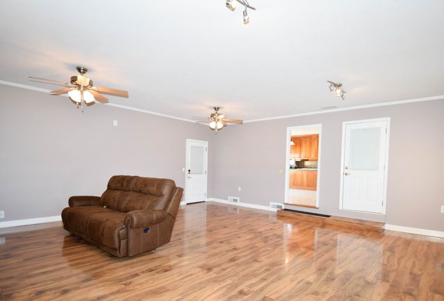 1059 Robertson Rd, Gallatin, TN 37066