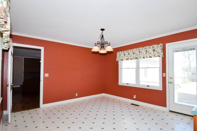 1059 Robertson Rd, Gallatin, TN 37066
