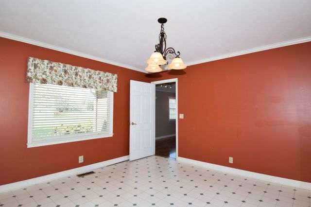 1059 Robertson Rd, Gallatin, TN 37066