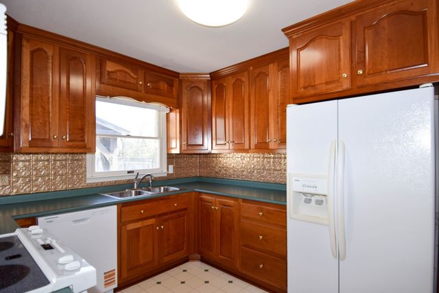 1059 Robertson Rd, Gallatin, TN 37066