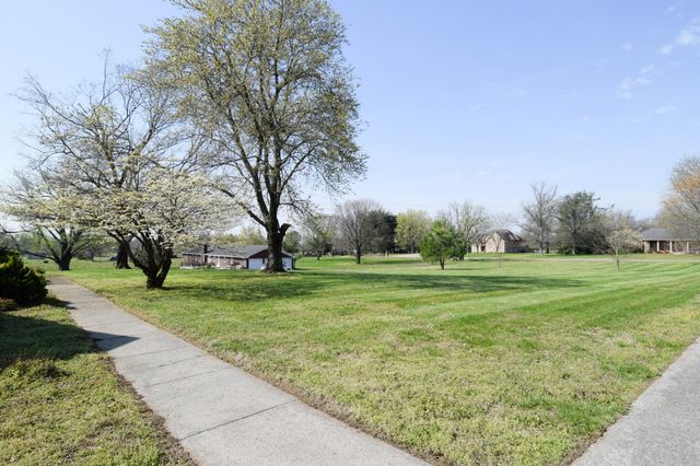 1059 Robertson Rd, Gallatin, TN 37066
