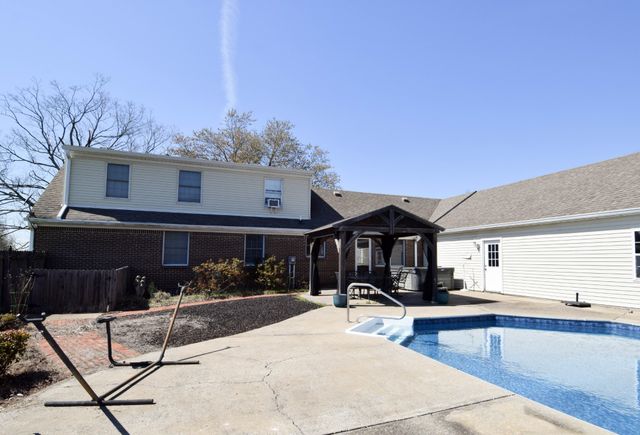1059 Robertson Rd, Gallatin, TN 37066